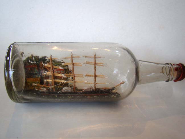 A late 19th or early 20th century ship in a bottle — image 2